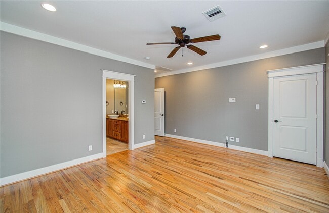 Photo - 1034 Dunbar St