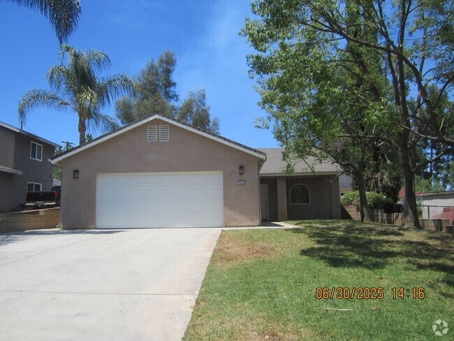 Building Photo - Like New Single Story Rental