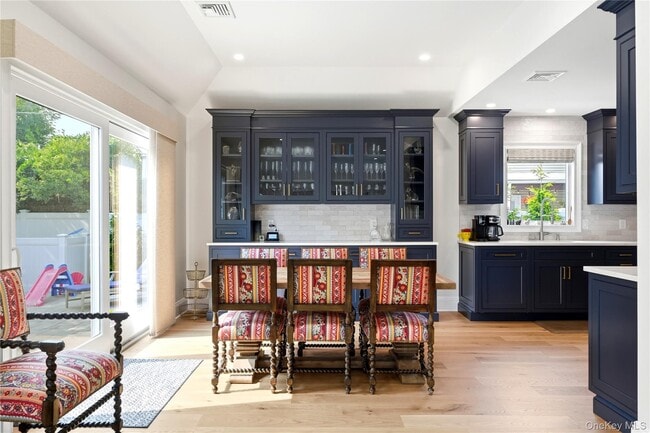 Photo - 753 E Walnut St