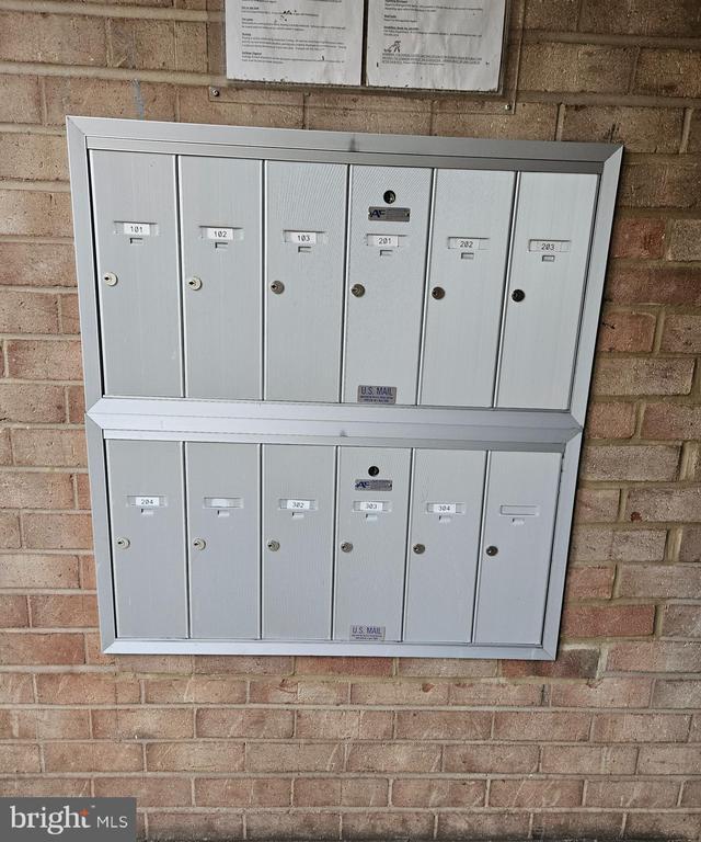 Building Photo - 4100 Daniels Ave Unit 201