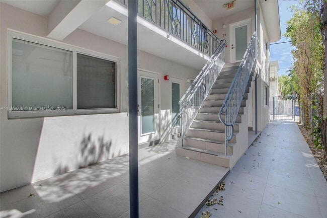 Photo - 1035 Euclid Ave Unidad 18