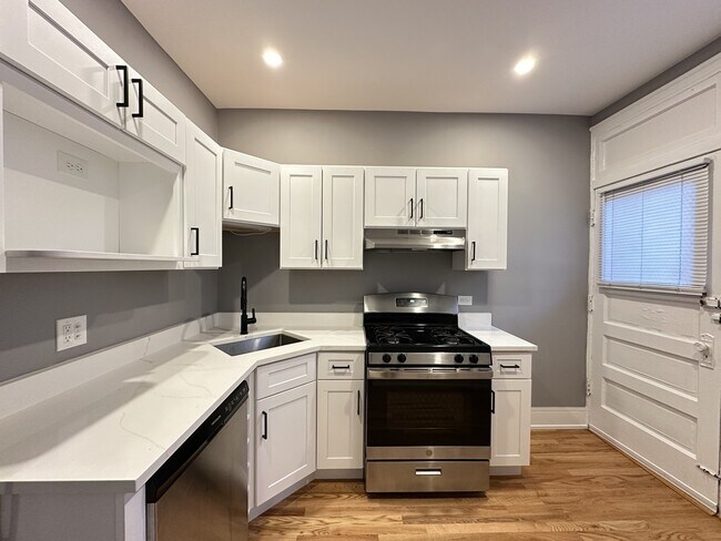 Photo - 639 W Cornelia Ave Unit S3