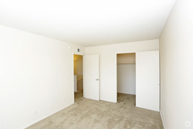 Fullerton Townhouse Apartments