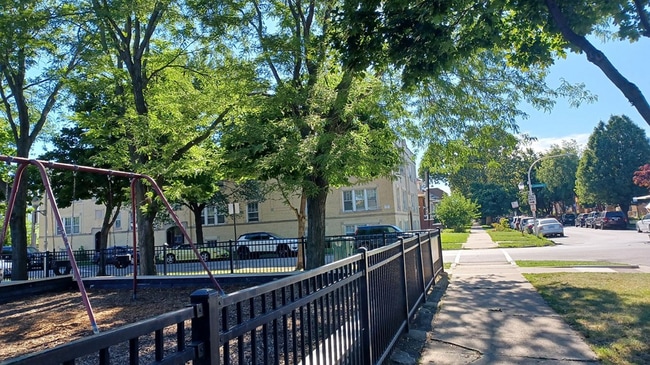 Building Photo - 2614 N Lockwood Ave Unit 2