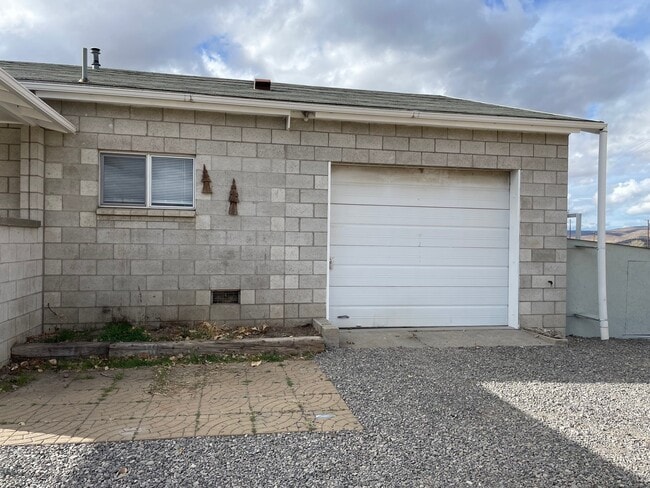 471-775-775 Miller Ln