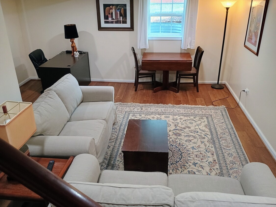 Photo - 1343 East Market St (Charlottesville, VA)