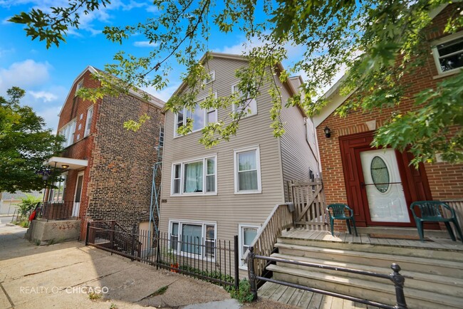Building Photo - 1905 W 19th St Unit 1