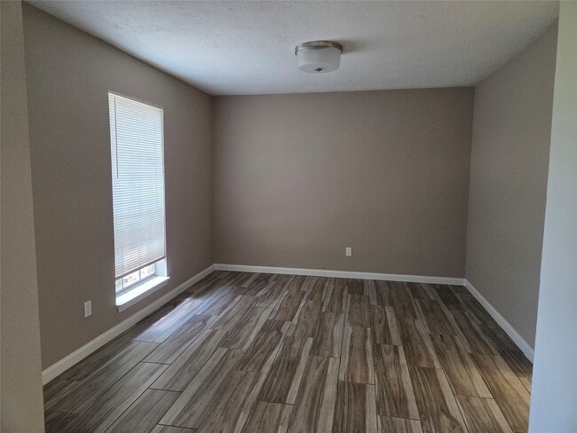 Photo - 717 Vicksburg Ct