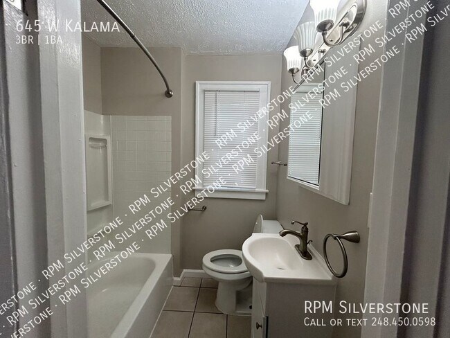 Spacious 3-bedroom - Spacious 3-bedroom House