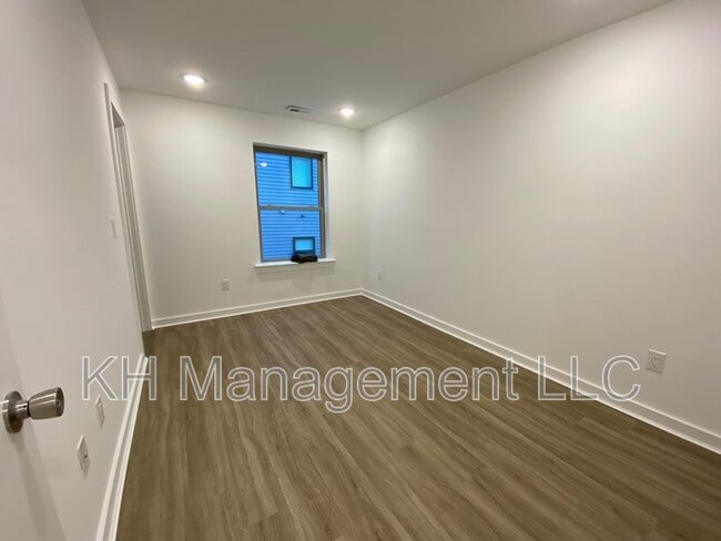 Photo - 3932-36 Mt Vernon St