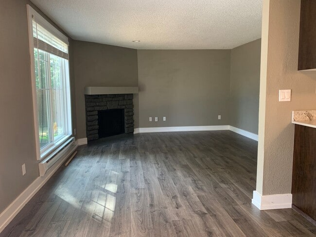 Photo - 2 Bedroom/1bath in Tacoma - 4Plex Unit B