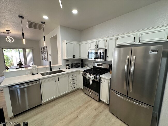 Photo - 9825 Garamound Ave