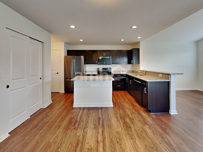 Photo - 109 Sandburg Dr