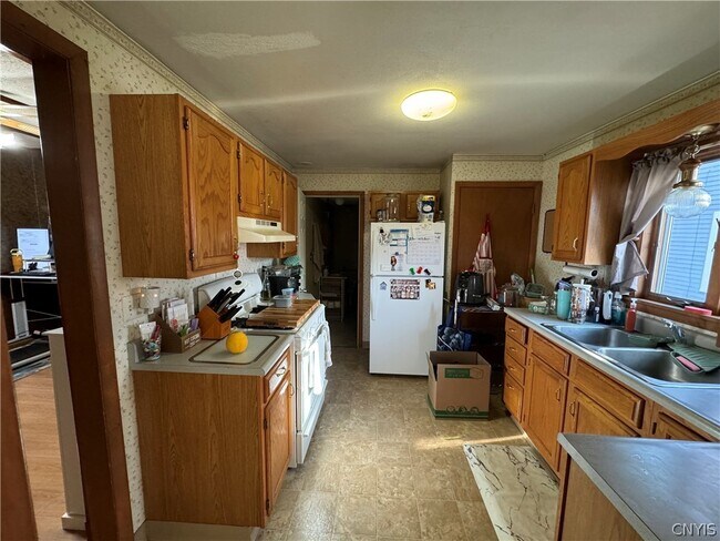 Photo - 208 E Clark St