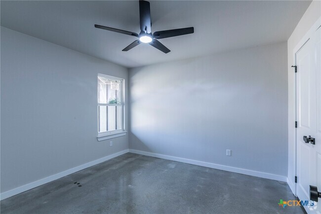 Building Photo - 214 N Sparks St Rental