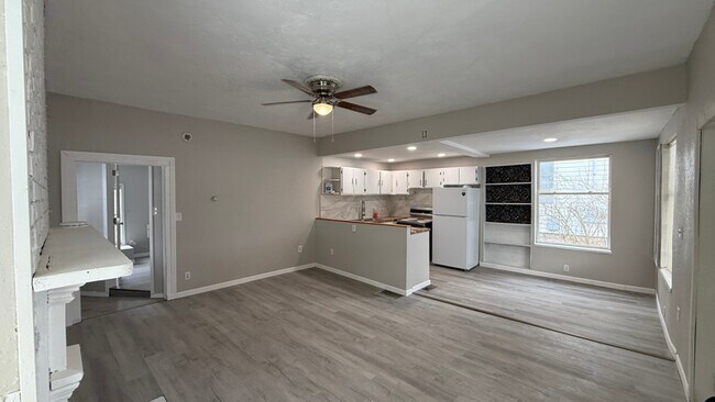 Photo - 235 E Main St