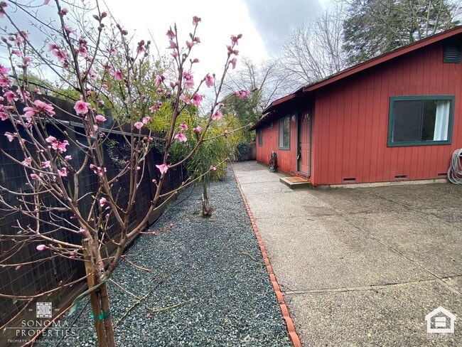 Building Photo - Charming  2BD/2BA Home in Sonoma