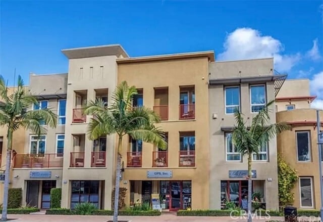 16 Compass Ct
