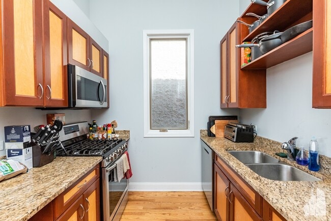 Photo - 1133 W Addison St Unit #  03