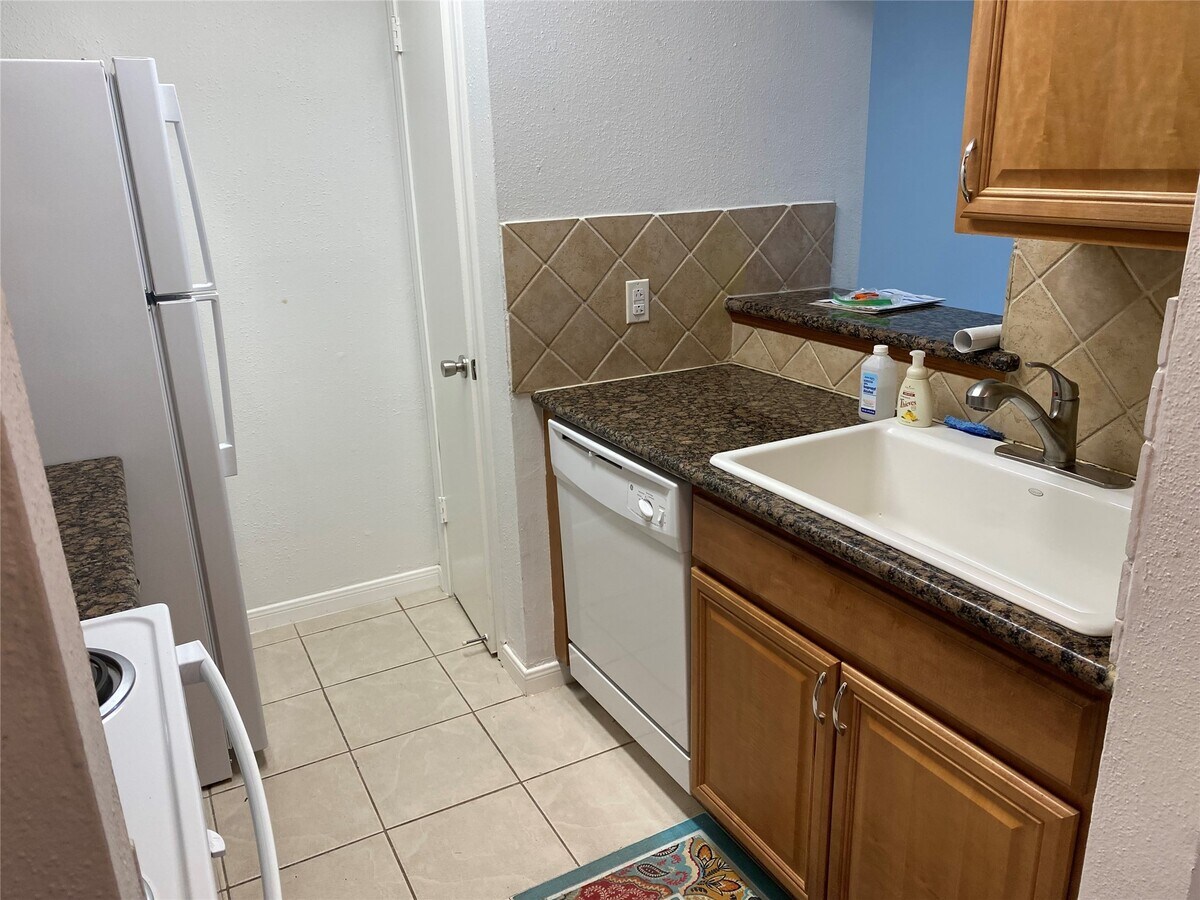 Photo - 10075 Westpark Dr Unidad 70