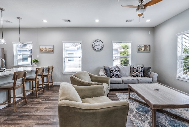 Photo - 144 W 5th St Unit B