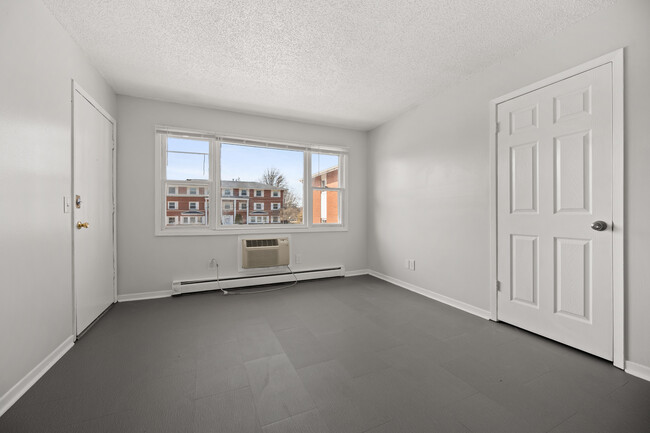 Building Photo - The Terraces at Dekalb on Linden Place Rental