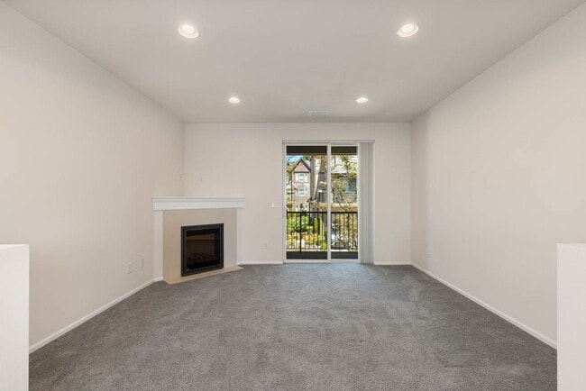 Photo - Silver Lake Townhome with Two Ensuite Bedrooms