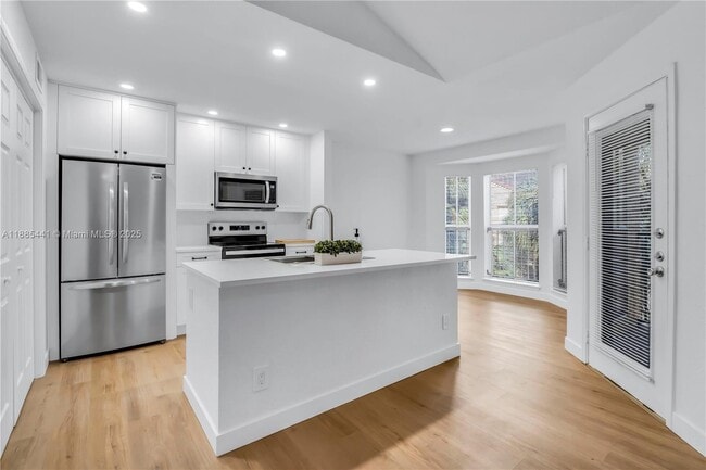 Building Photo - 777 Riverside Dr Unit 1530