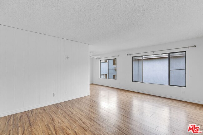 Photo - 1800 N Harvard Blvd Unit 21