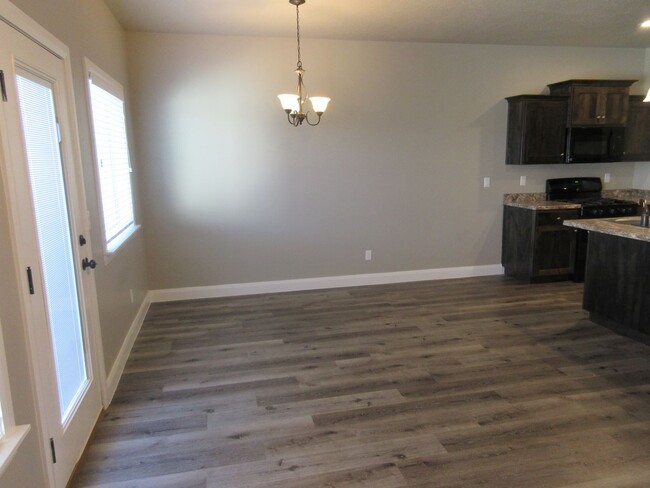 Photo - 3 Bedroom - 2.5 bathroom - in the heart of...