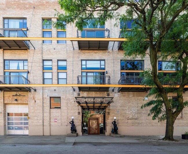 Building Photo - 2545 S Dearborn St Unit 530
