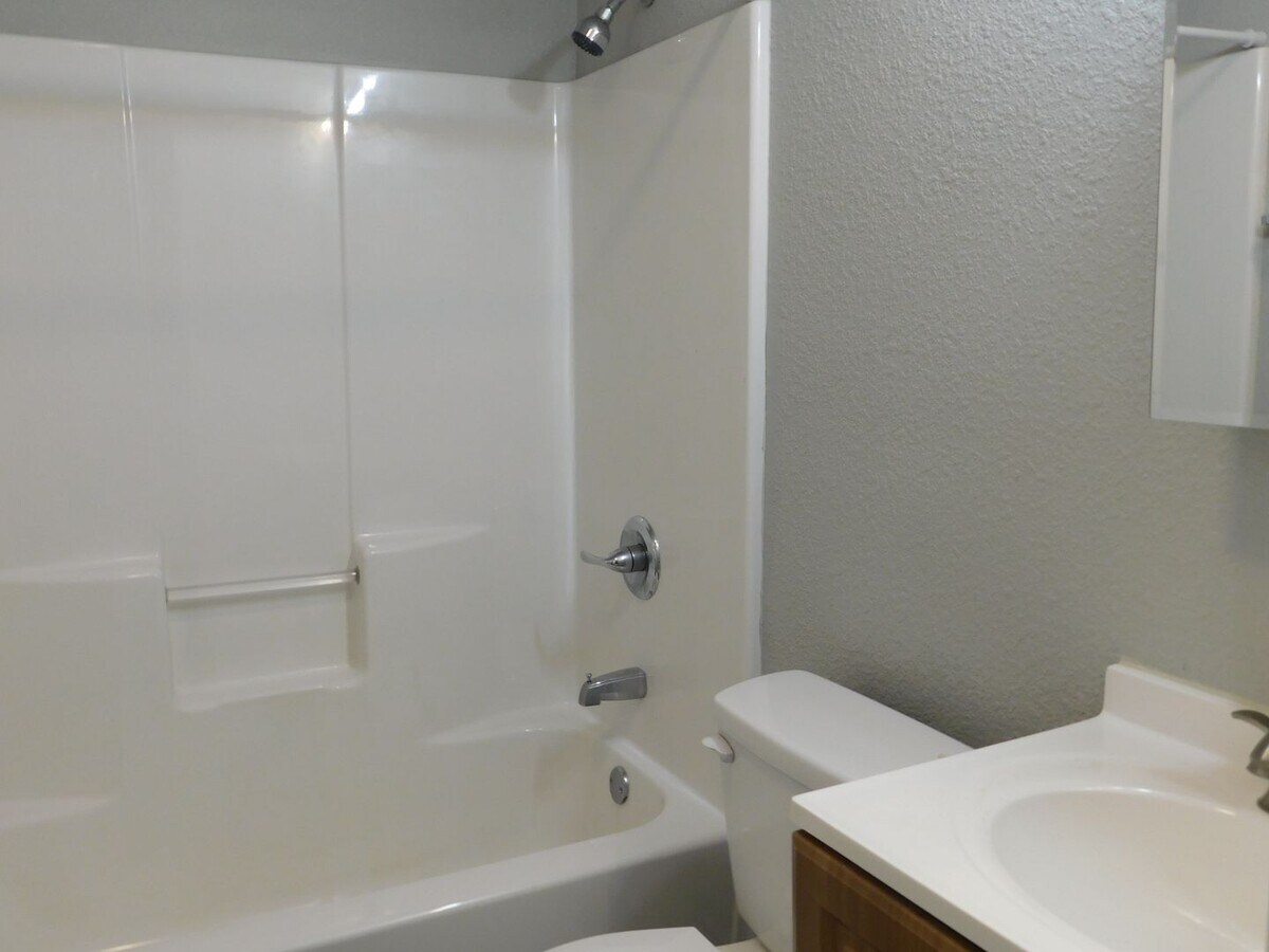 Photo - Newly Remodeled 2 Bedroom House for Rent N...