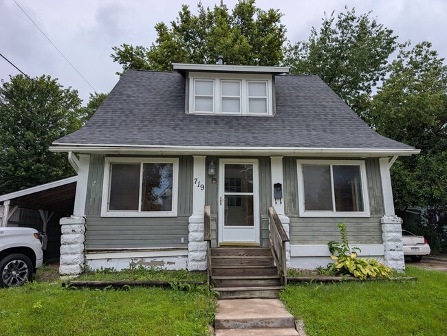 Building Photo - 719 Marsh St Rental