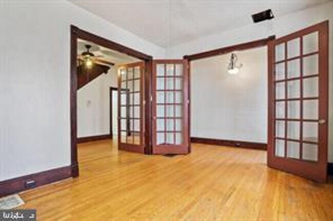 Photo - 210 N Locust St