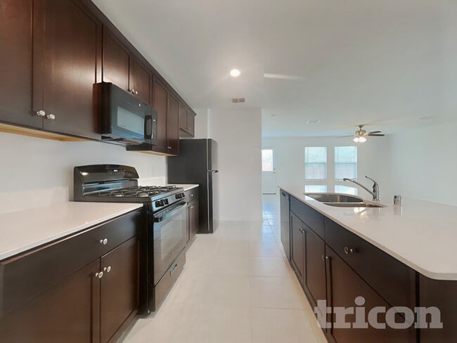 Photo - 700 Odlozil Ln