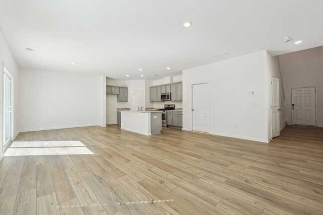 Photo - 633 Groover St