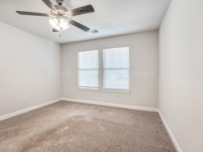 Photo - 608 Blue Fish Ct