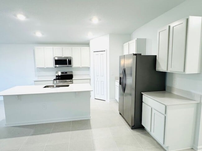 Photo - Home For Rent in Haines City with 4 Bedrooms and 2 Baths