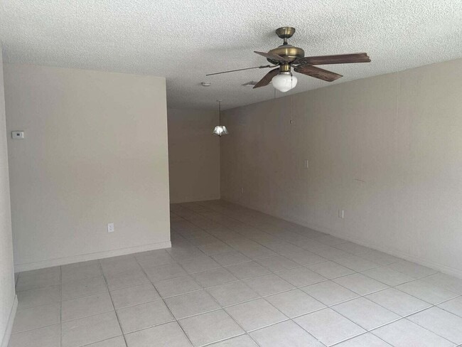 Photo - 422 Caroline Ave