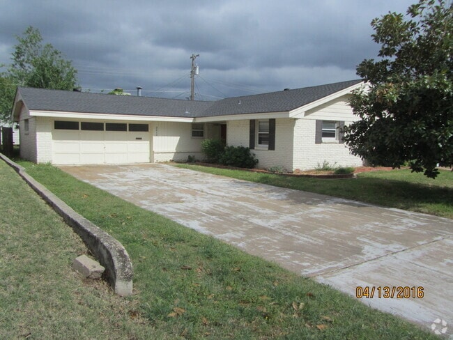 Building Photo - NICE NW HOME