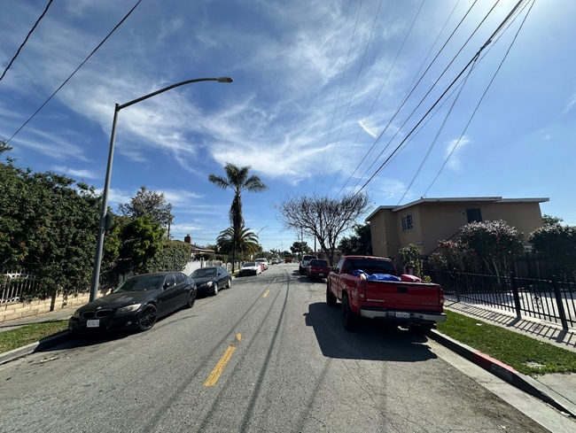 Photo - 4064 E 60th St