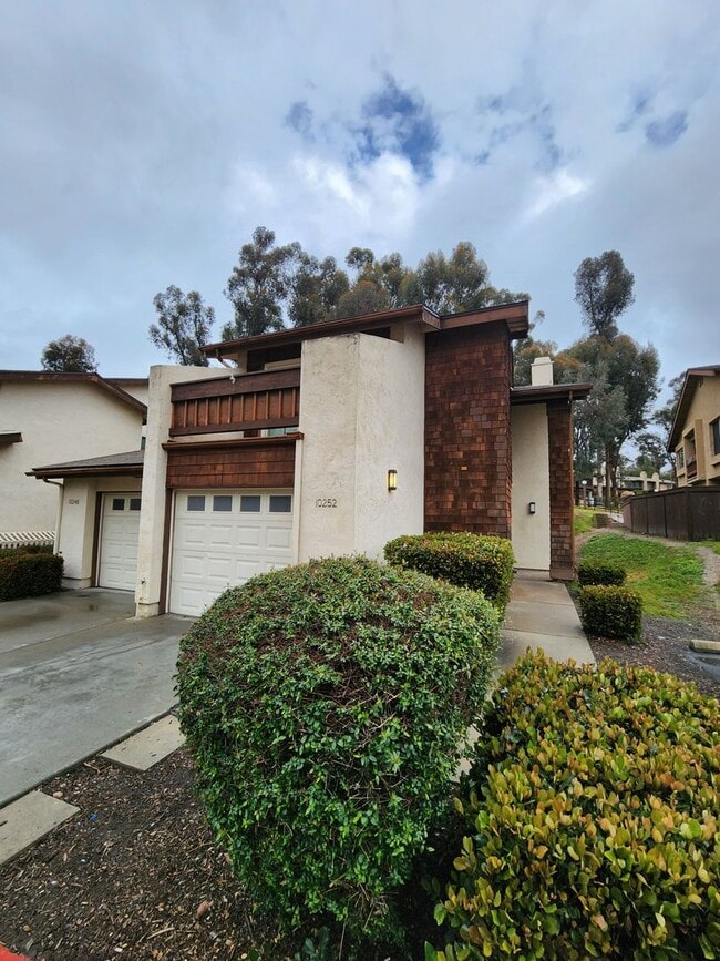 Building Photo - Beautiful 3 Bedroom Townhouse in Timberlane