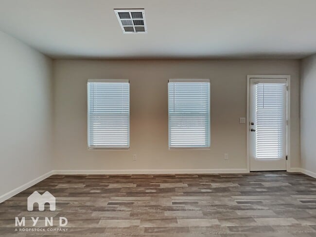 Photo - 10253 W Wenden Dr