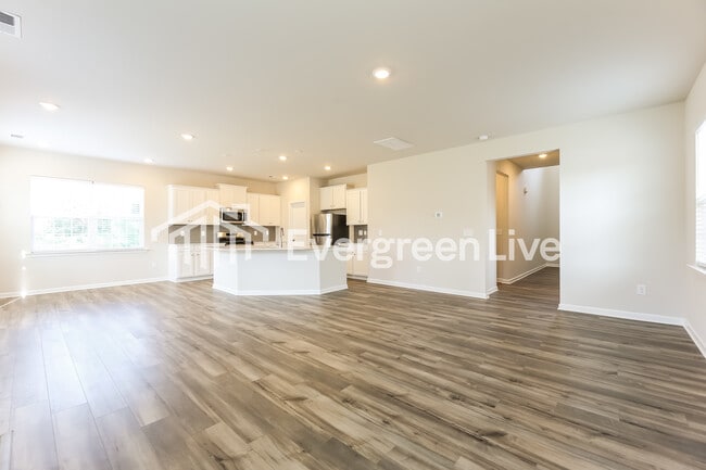 Photo - 302 Willow Wynter Ln