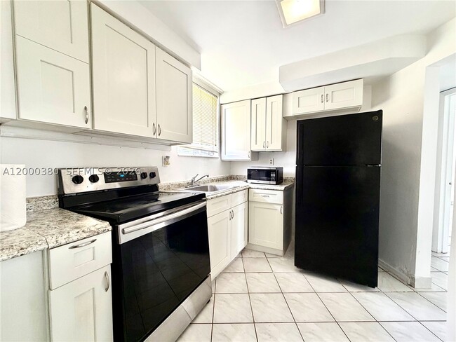Photo - 1701 NE Miami Gardens Dr