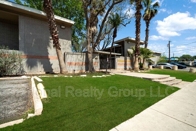 Photo - 255 E Rampart Dr