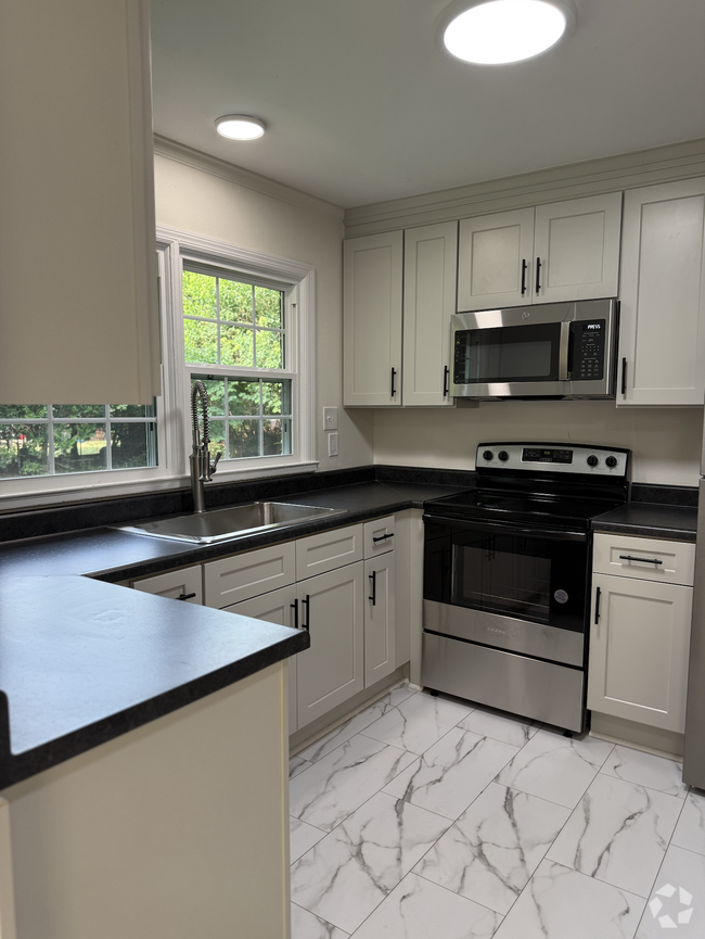 Building Photo - 1611 Highland Ave Rental