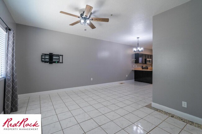 Ground-Level 2 Bedroom Condo. Pet Friendly! - Ground-Level 2 Bedroom Condo. Pet Friendly! Unit H2