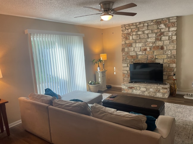 Photo - 114 Hughson Ct