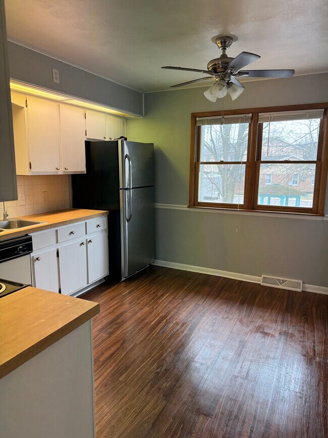 Photo - 404 E Spring Ave